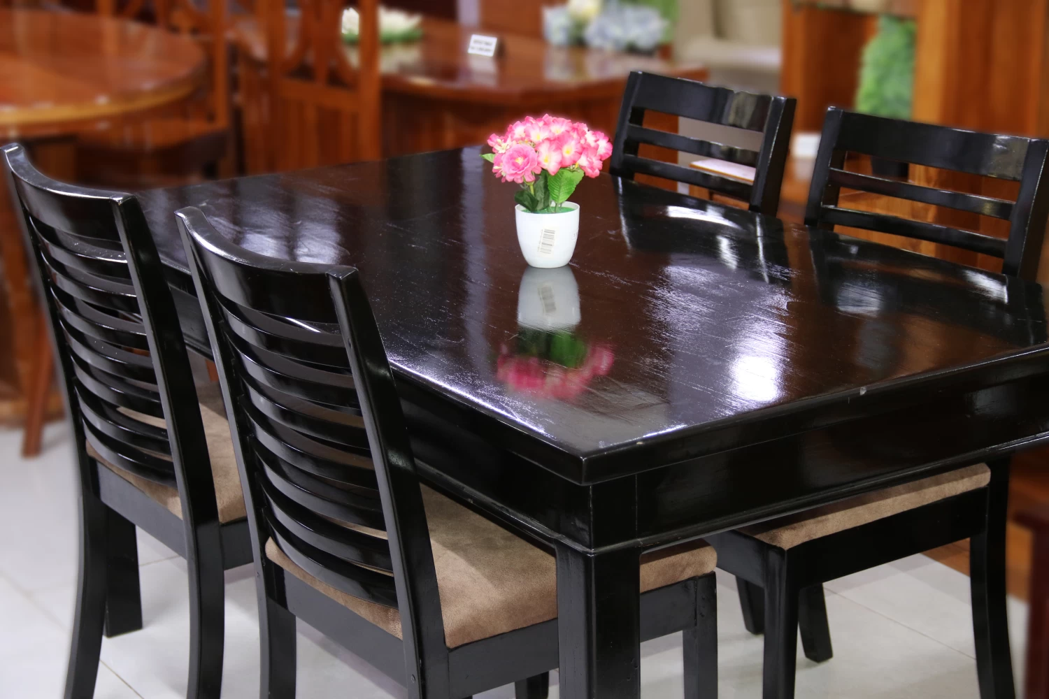 Elmora Table
